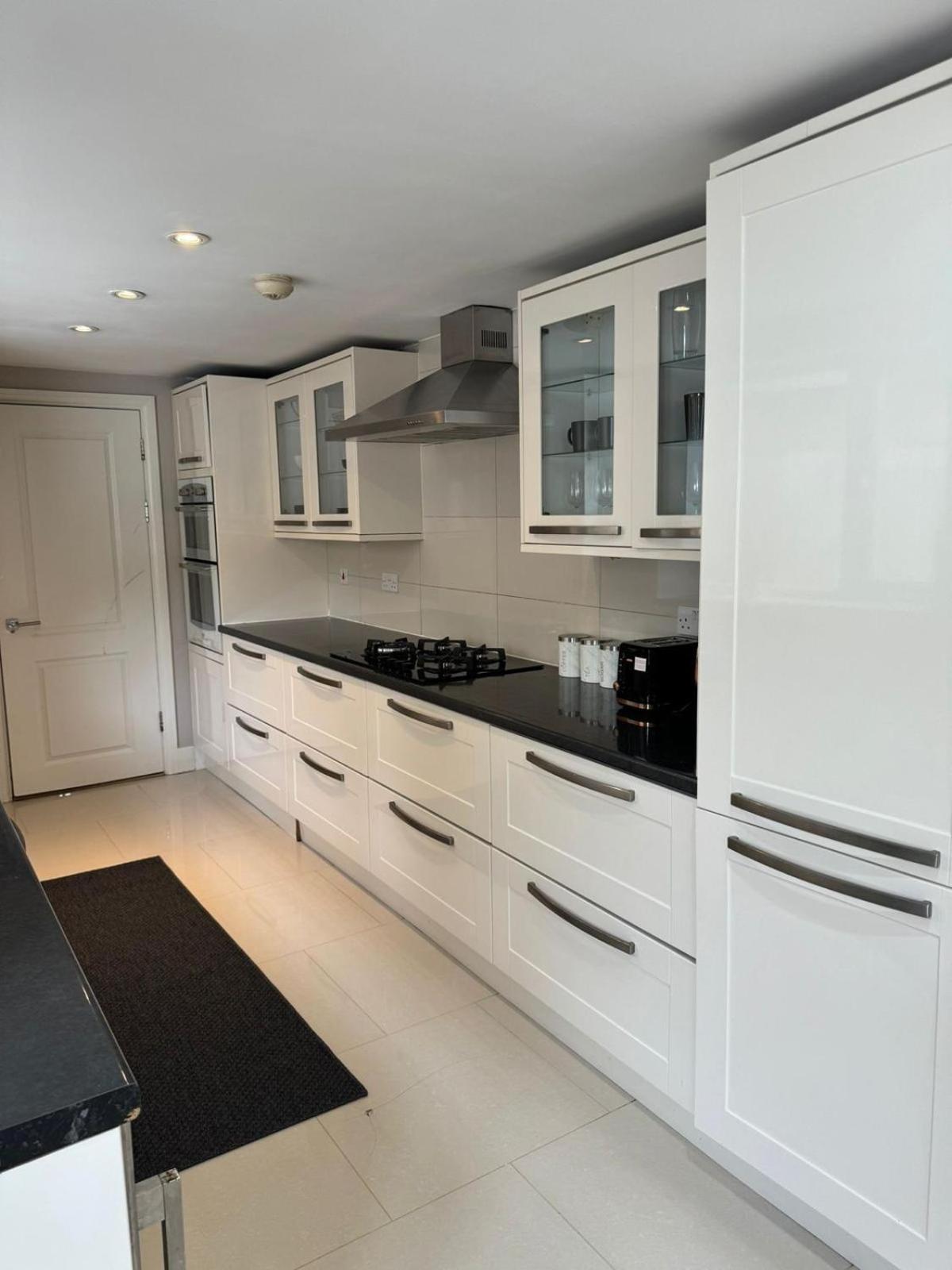 Brentford Guest Rooms Екстериор снимка