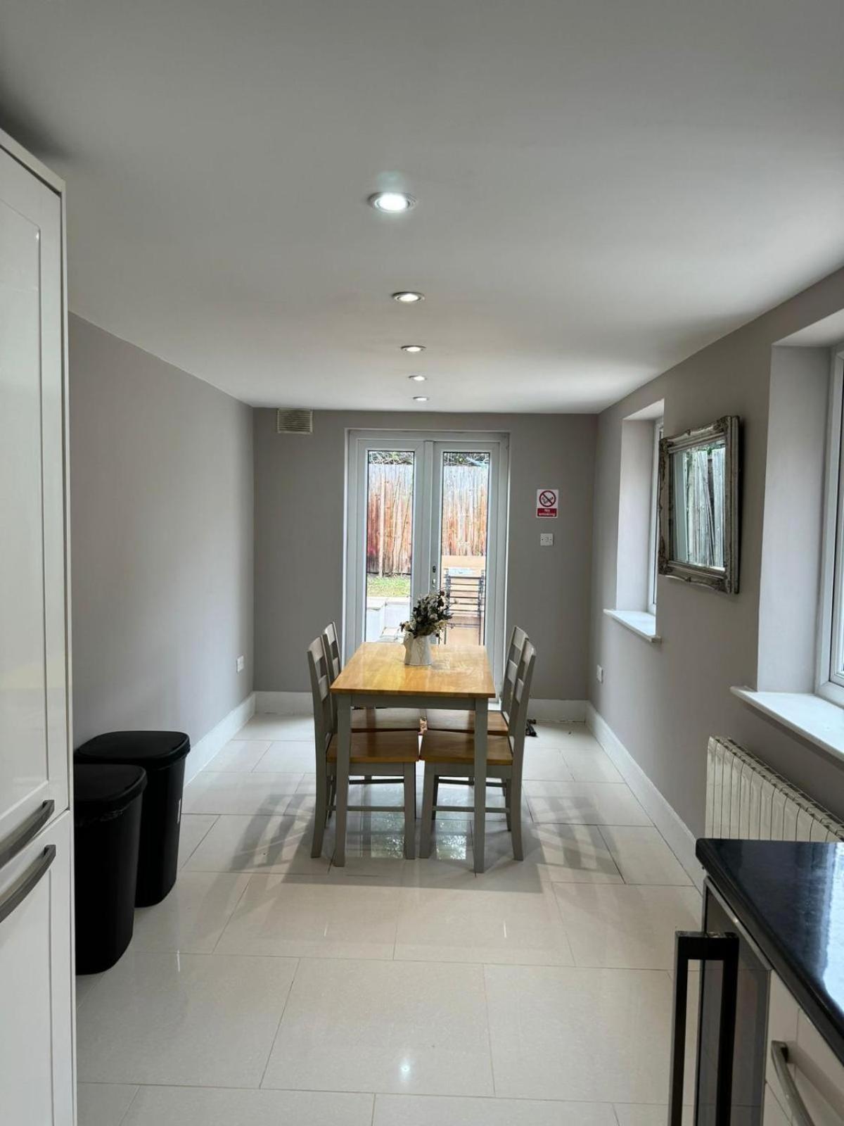 Brentford Guest Rooms Екстериор снимка
