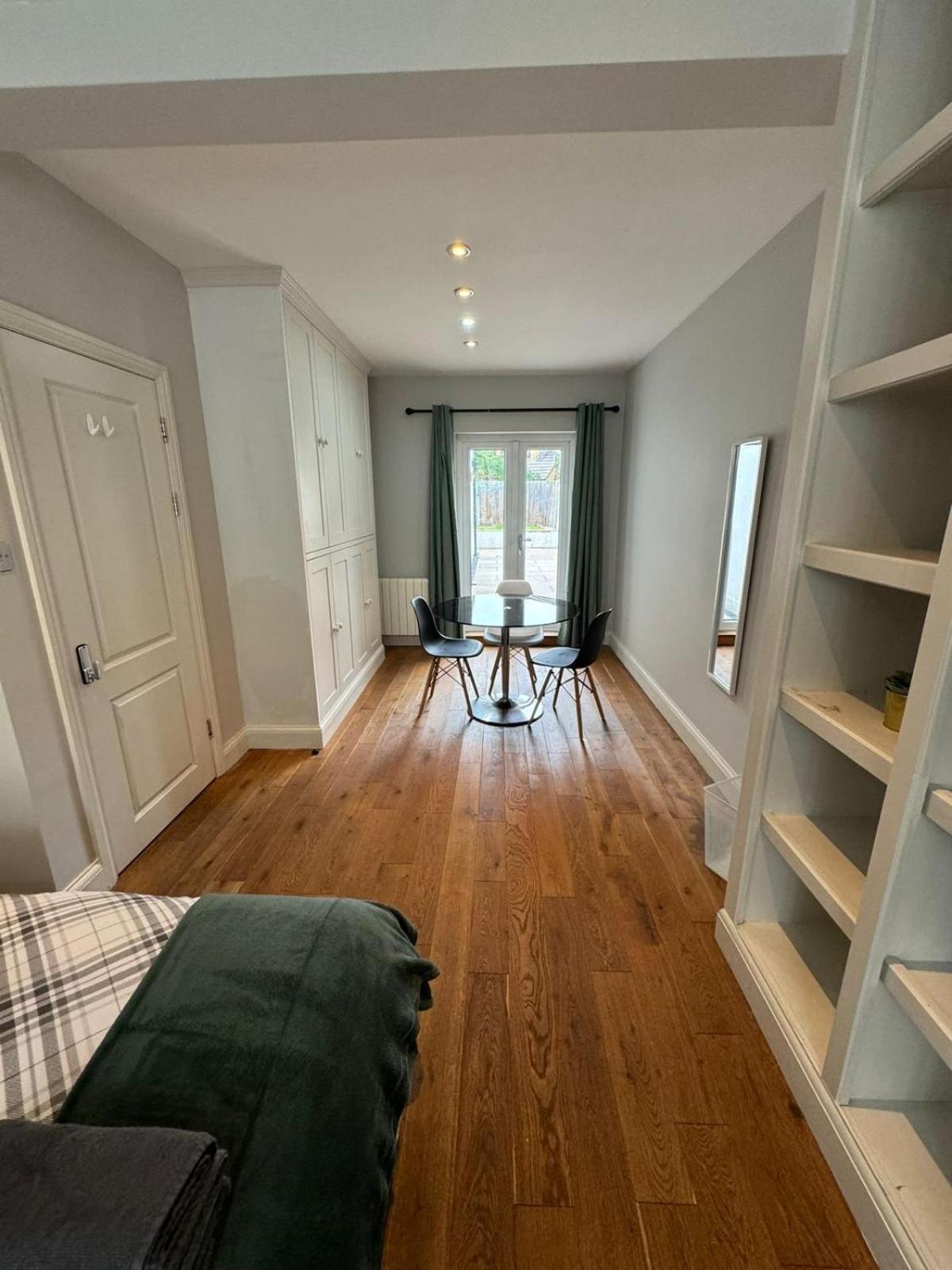 Brentford Guest Rooms Екстериор снимка