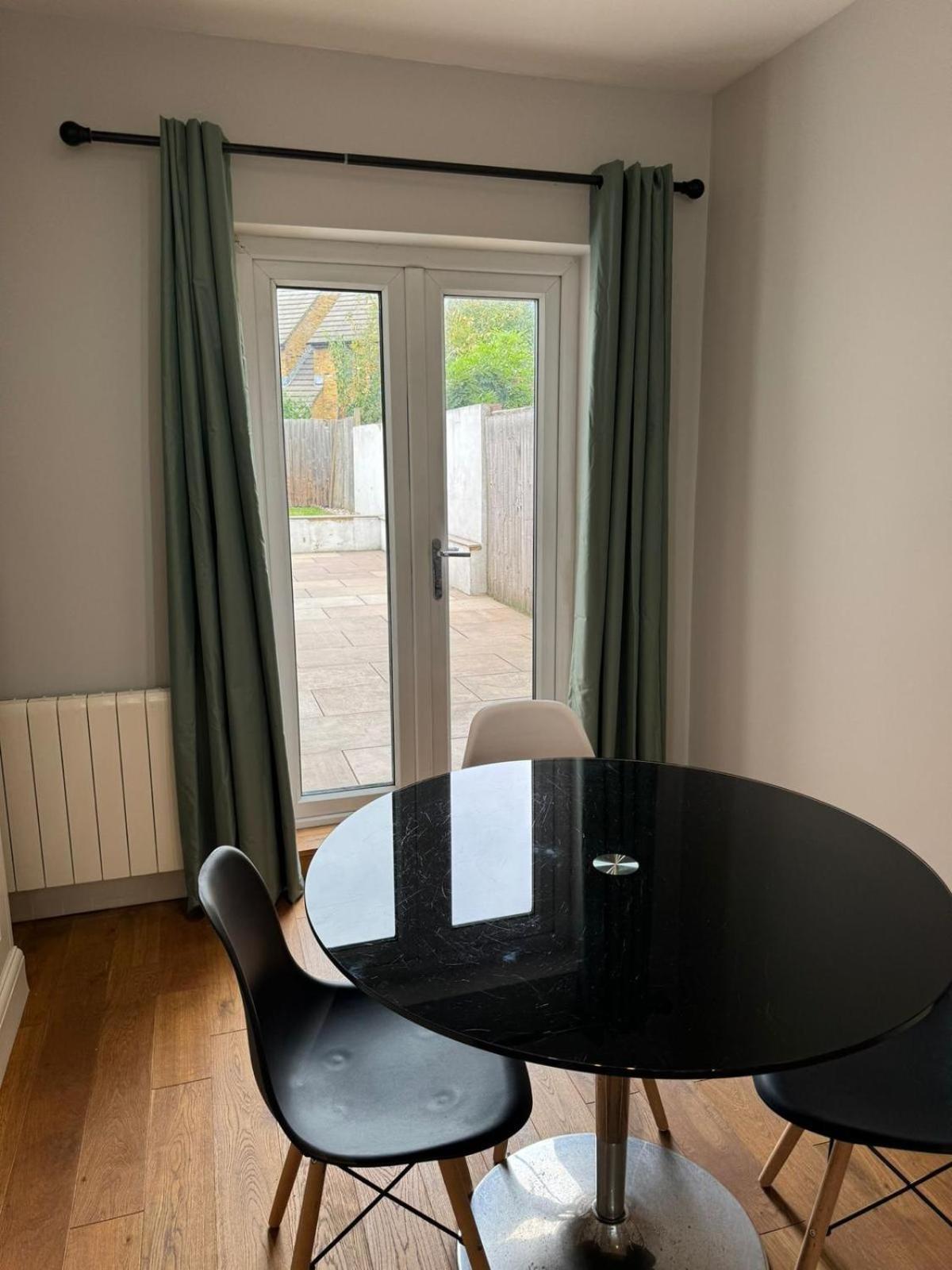 Brentford Guest Rooms Екстериор снимка