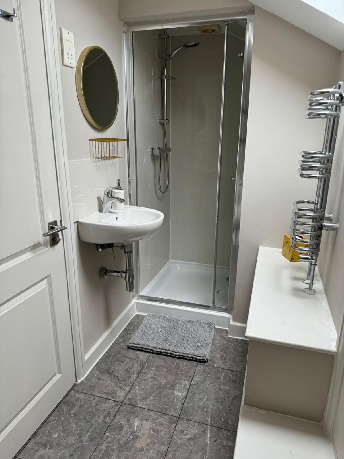 Brentford Guest Rooms Екстериор снимка