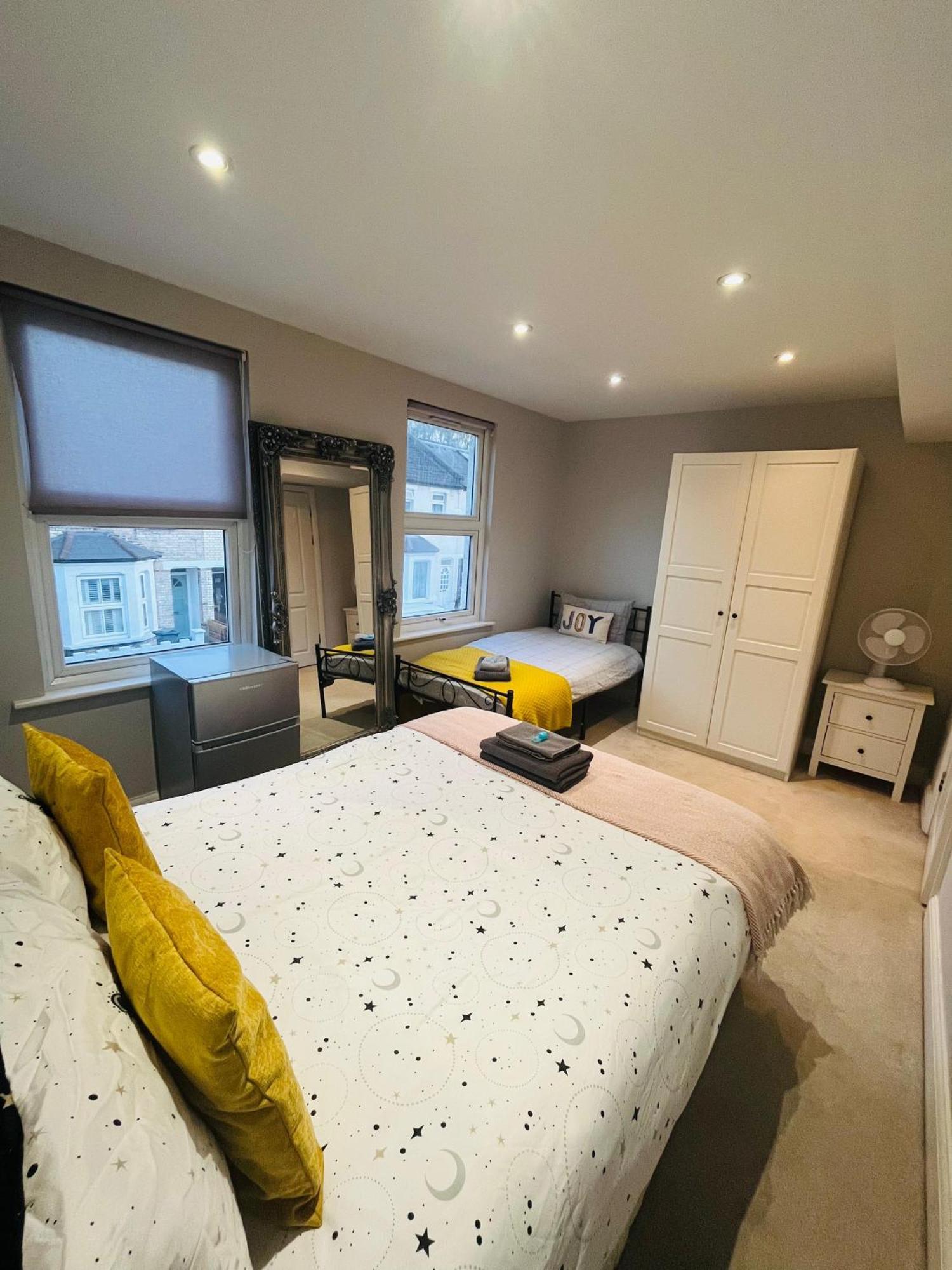 Brentford Guest Rooms Екстериор снимка